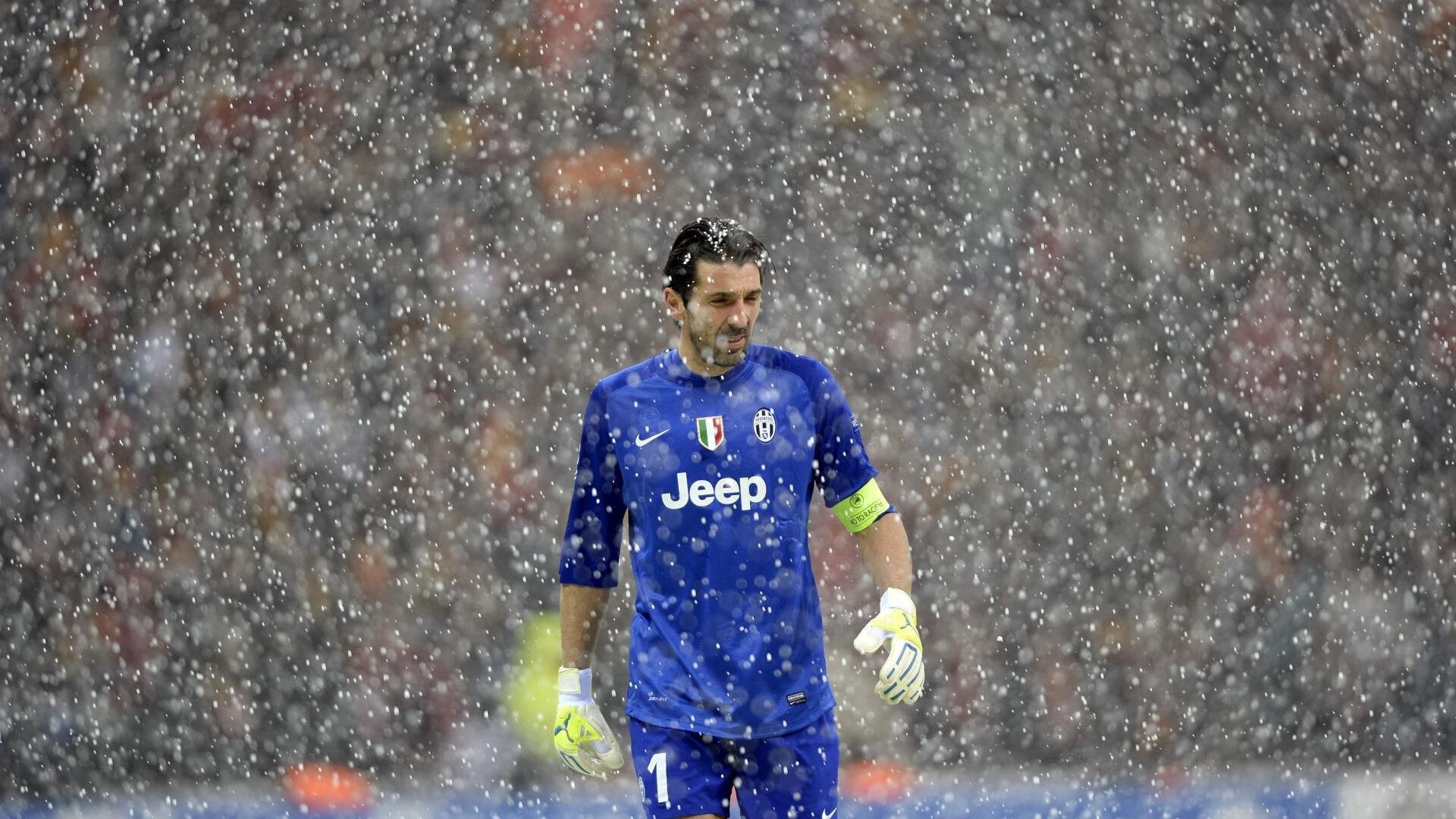 皇马快速反击与防守反击结合，战术多样化逐步溶解对手，皇马防反视频